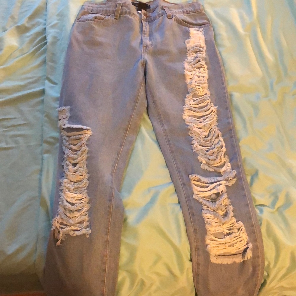Fashionnova distressed boyfriend jeans!